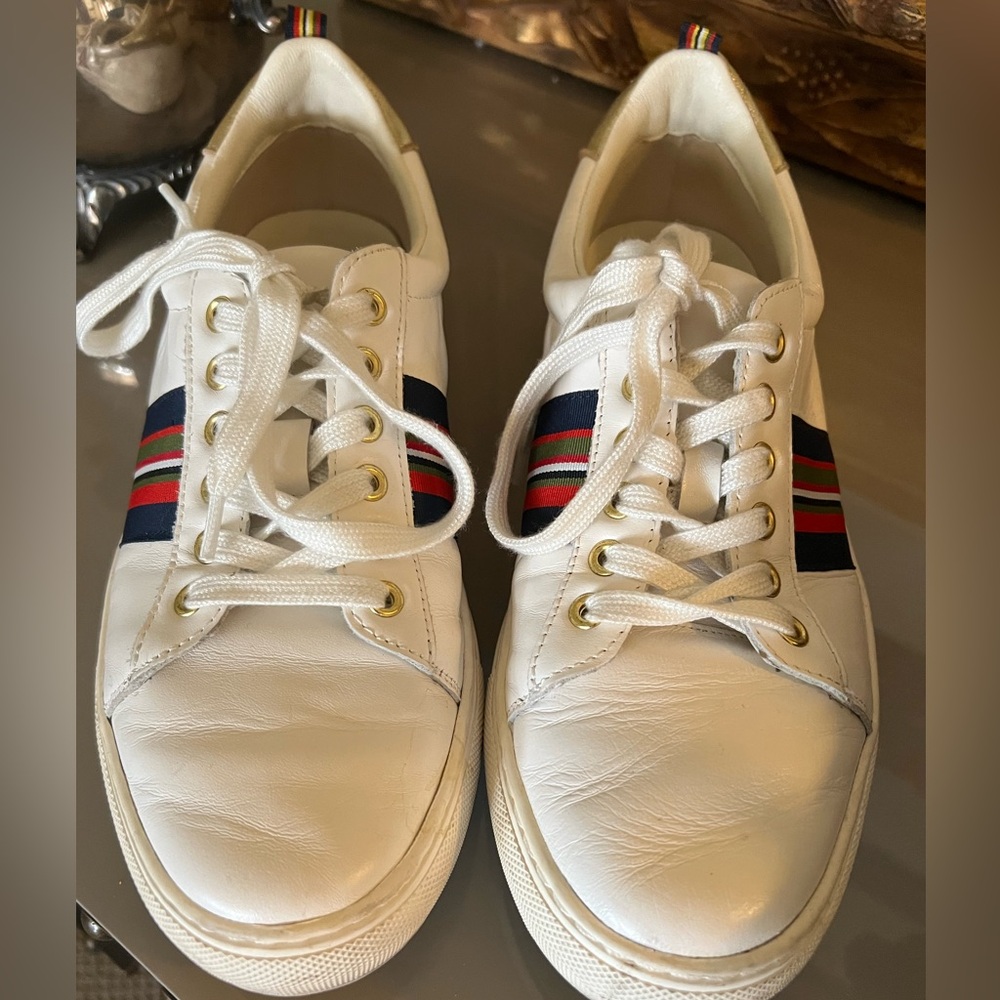 Used size 8.5 women’s “1901”sneaker❤️